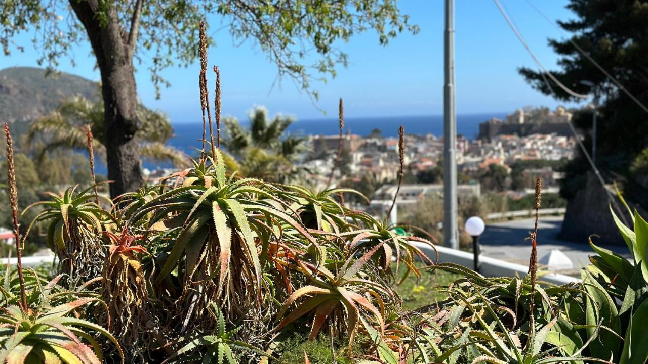 Villa La Milanina Lipari  Exteriör bild